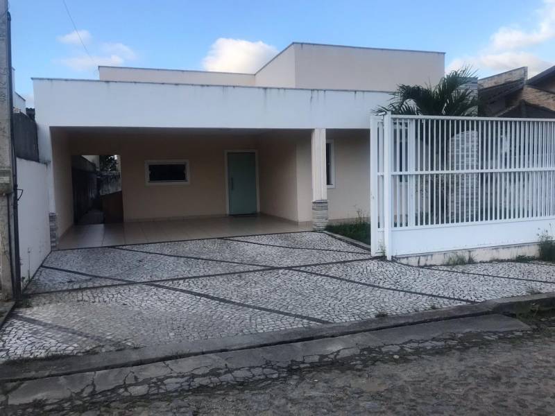 Casa Mobiliada a venda em Condominio Fechado em Maranguape