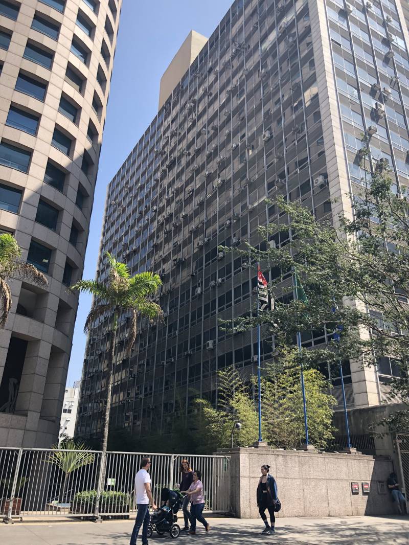 CONJUNTO COMERCIAL REFORMADO - CONCEITO ARQUITETÔNICO ATUAL: CONTEMPORÂNEO E DESCOLADO - MELHOR LOCALIZAÇÃO NA AVENIDA PAULISTA, EM FRENTE AO SHOPPING CIDADE SÃO PAULO. 
