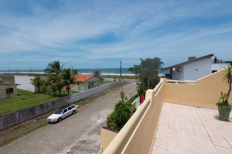 Vendo excelente triplex com vista para o mar