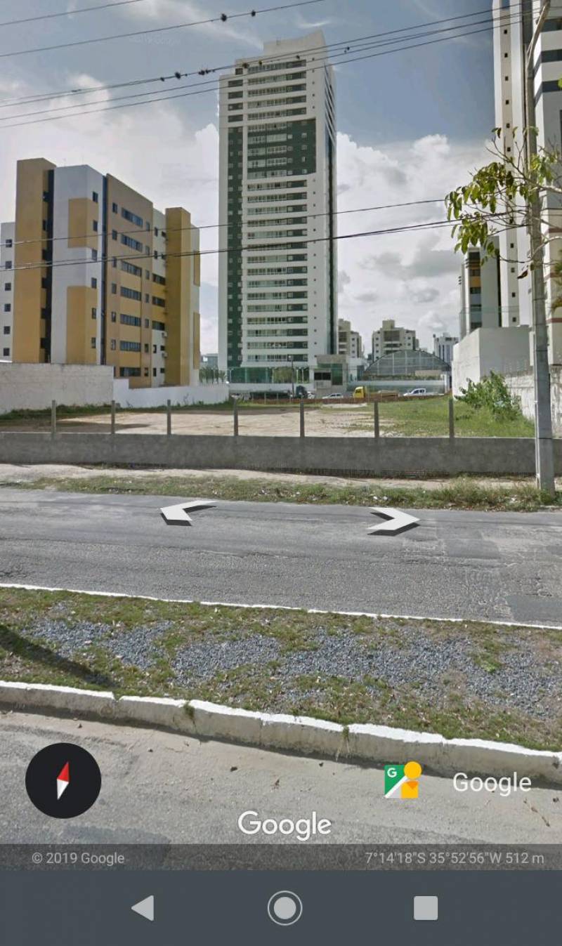 Terreno de frente ao colégio Motiva no catole