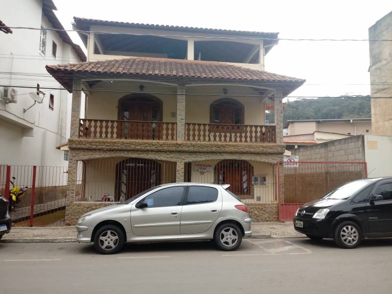 Casa colonial com três andares à venda em Santa Maria de Jetibá - ES
