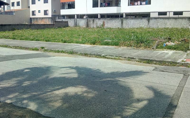 Terreno próximo ao mar para prédio
