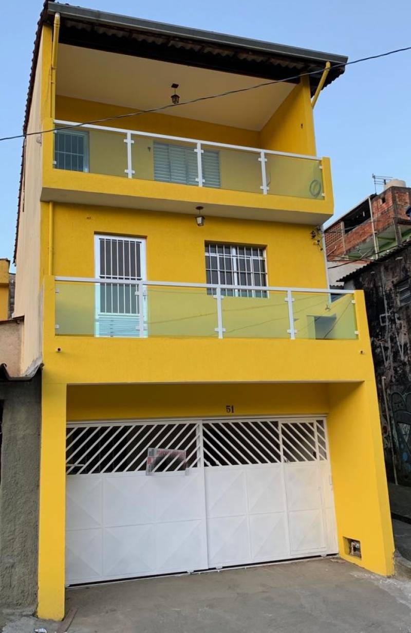 Sobrado de Rua Jardim Reimberg - 3 Dormitórios, 2 Banheiros, 3 Pavimentos 