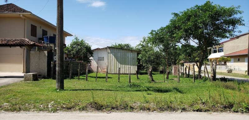 Terreno a 250 metros da praia