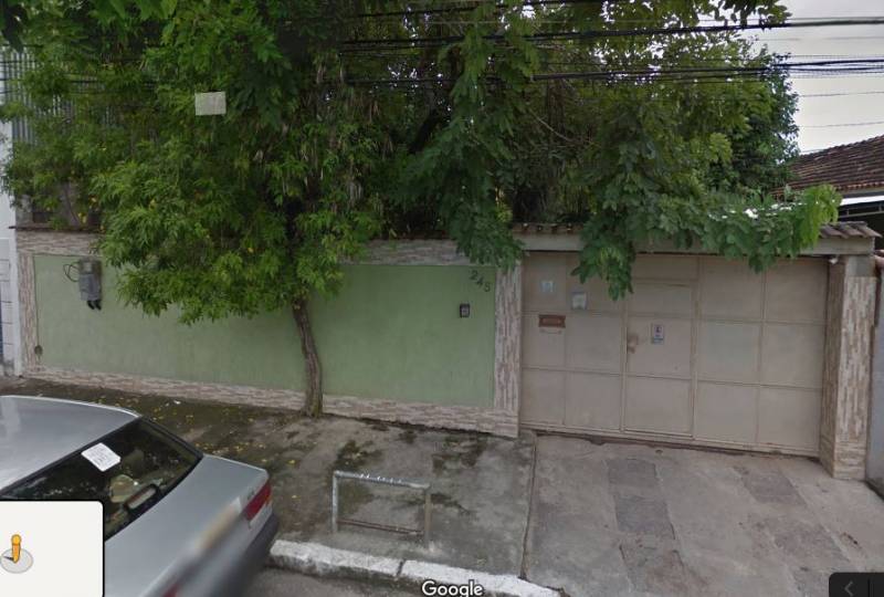 Casa 2 andares com amplo terreno