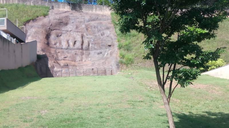 Terreno em Alphaville com cachoeira artificial de 14 metros!