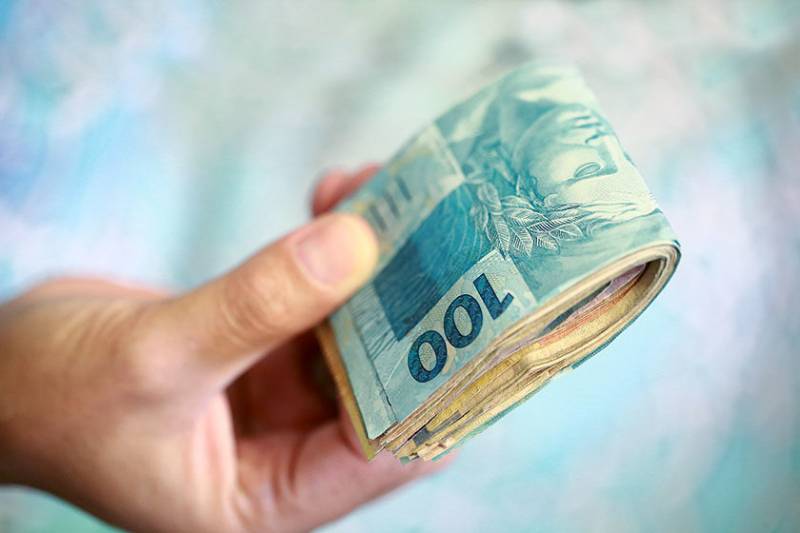 A fim de ajudá-lo a aliviar as suas várias preocupações financeiras