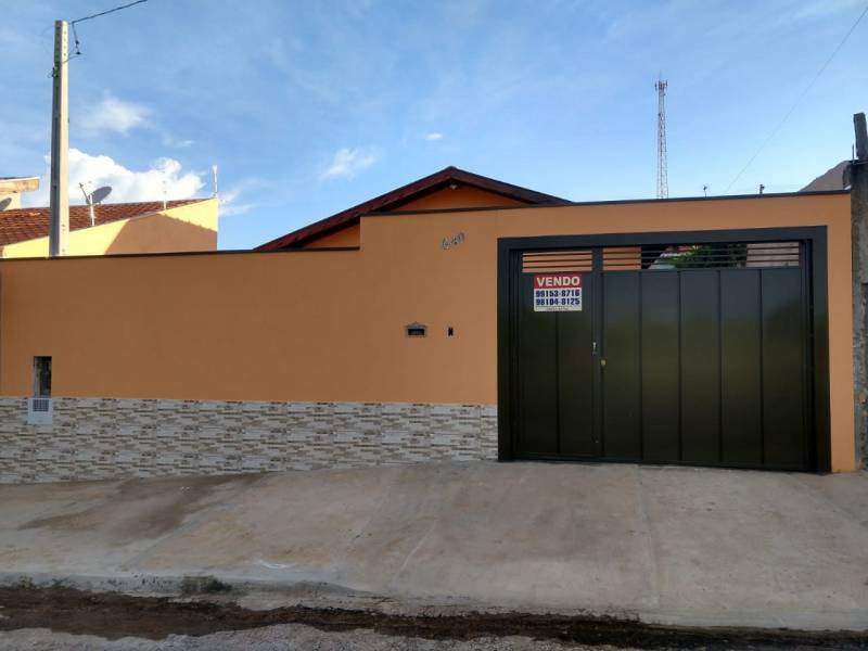 Casa Nova com 02 quartos e 01 banheiro