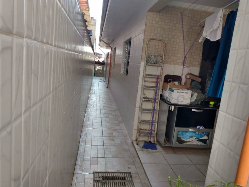 Vendo Casa com 2 dormitórios  e com garagem