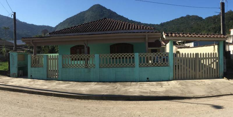 Casa a venda 800 m da praia Cocanha
