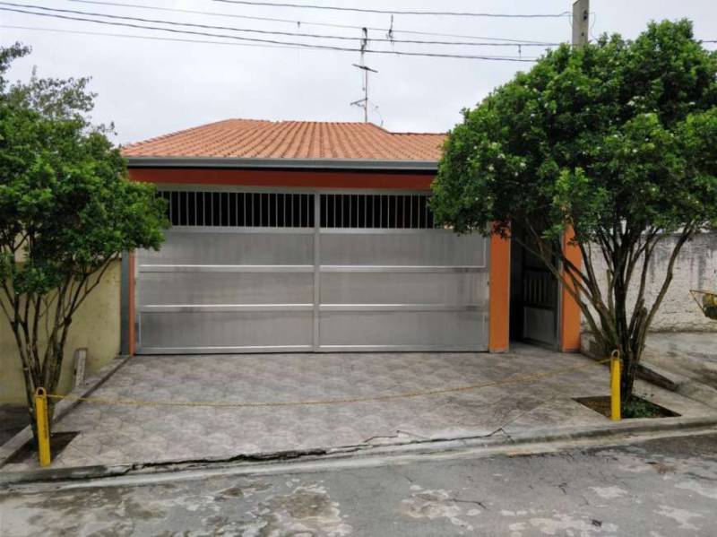 Casa Espaçosa em  Ferraz de Vasconcelos